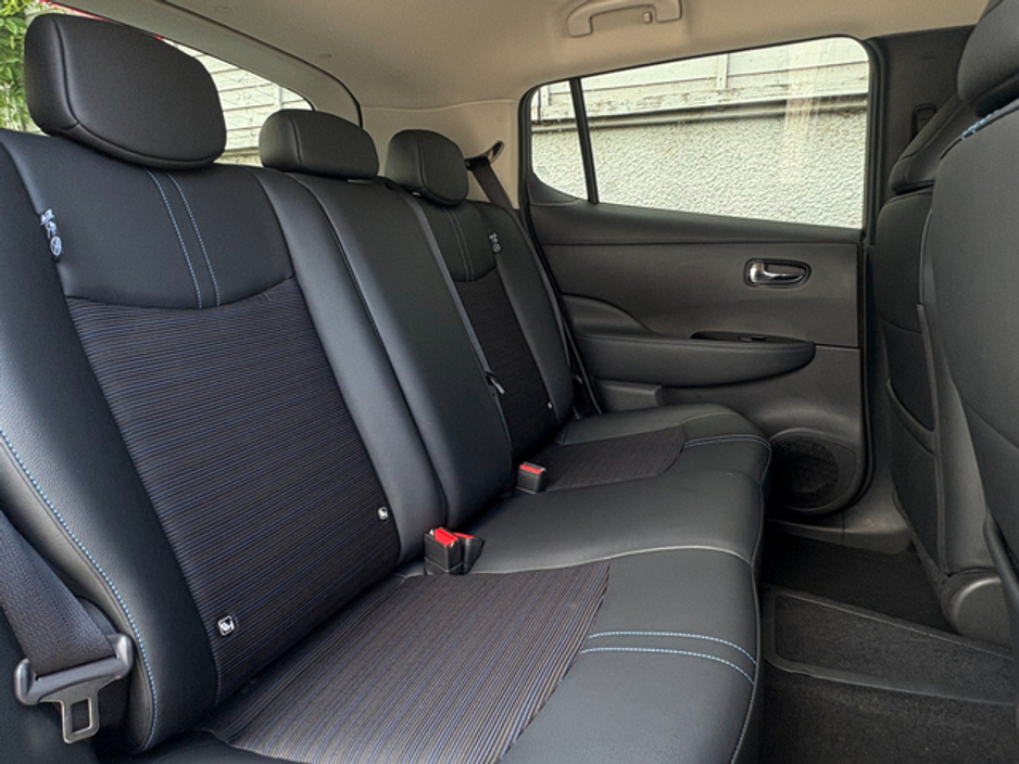 2022 Nissan Leaf - image 17