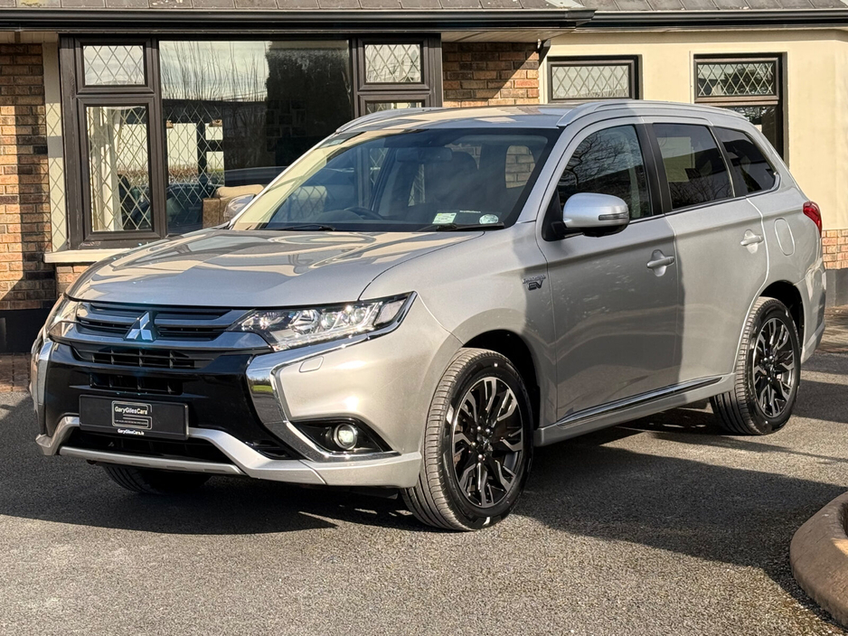 2018 Mitsubishi Outlander - image 3