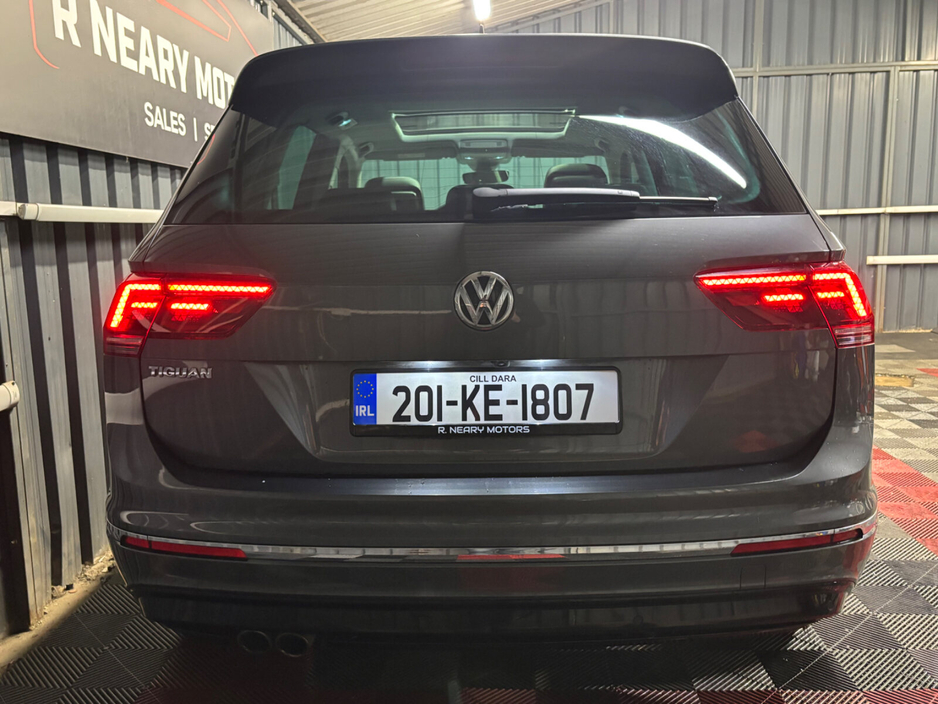 2020 Volkswagen Tiguan - image 2