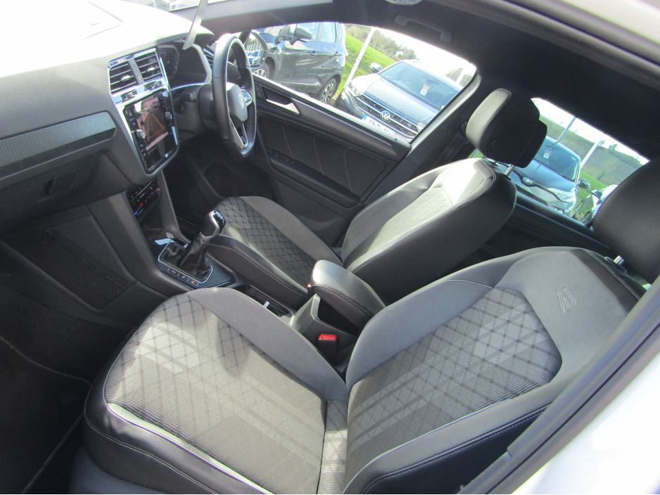 2023 Volkswagen Tiguan - image 7