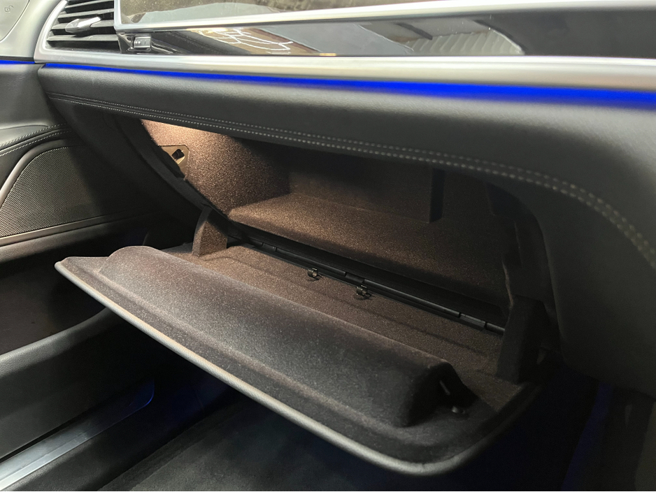 2016 BMW 7 Series - image 30