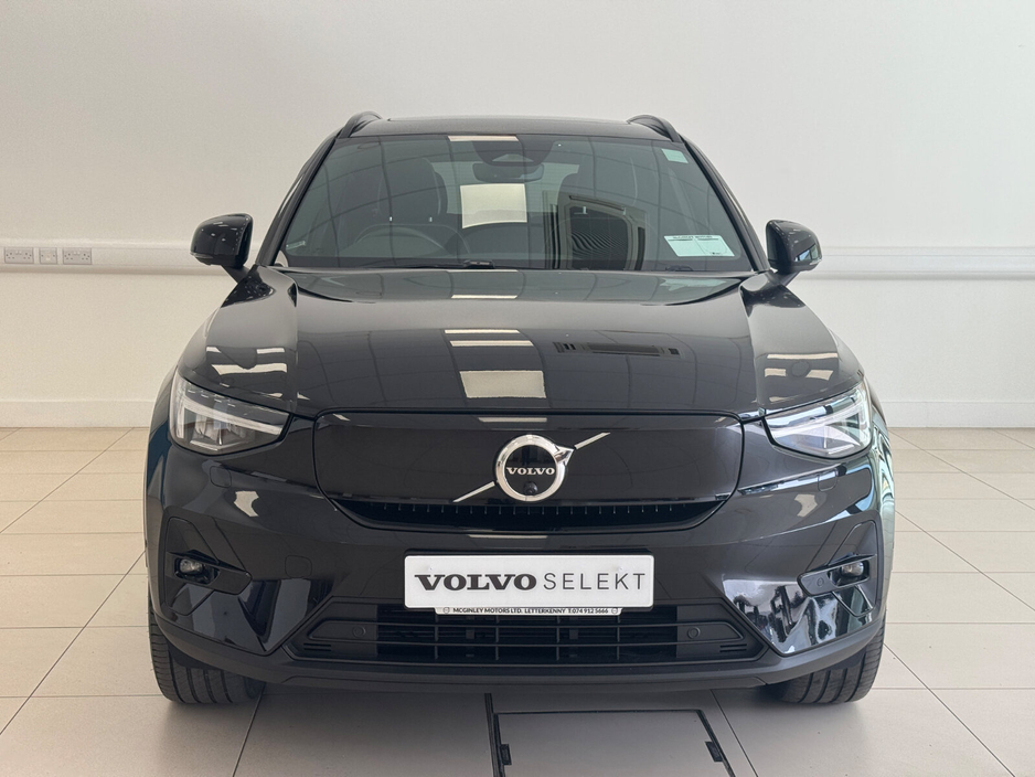 2023 Volvo XC40 - image 2