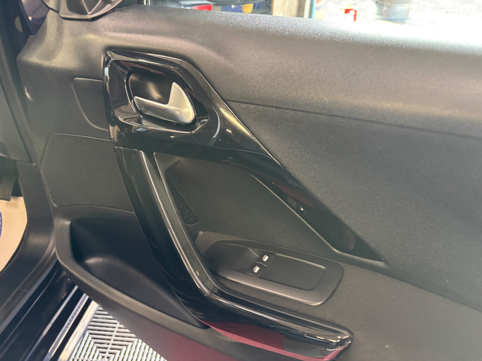 2016 Peugeot 208 - image 12