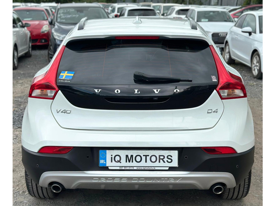 2015 Volvo V40 Cross Country - image 8