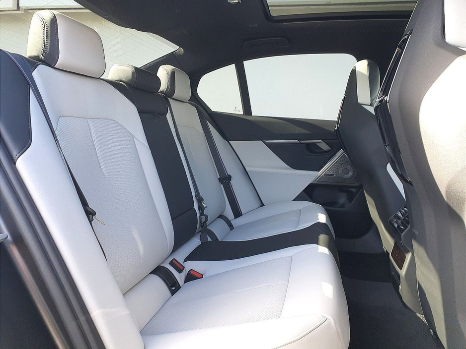 2026 BMW M5 - image 11