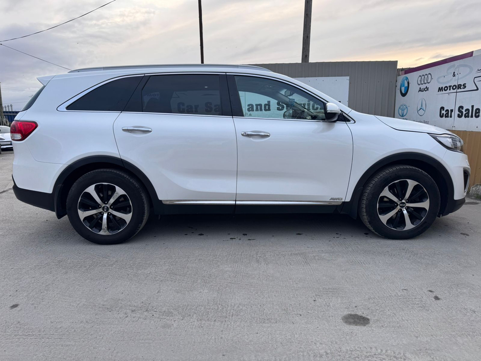 2017 Kia Sorento - image 12