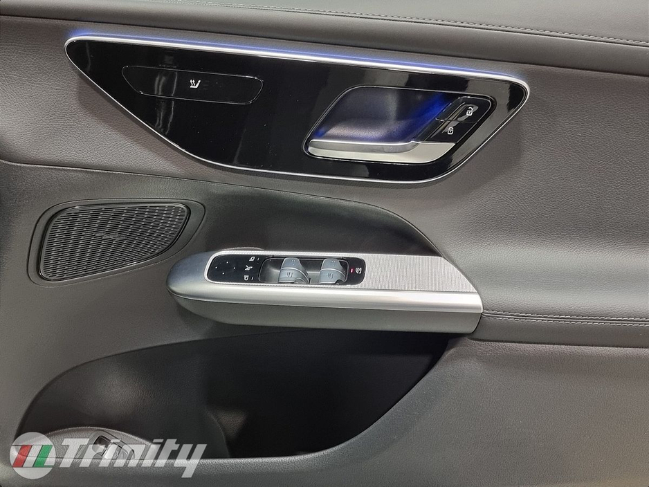 2025 Mercedes-Benz GLC Class - image 20