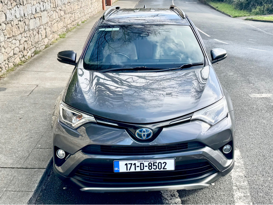 2017 Toyota Rav4 - image 6