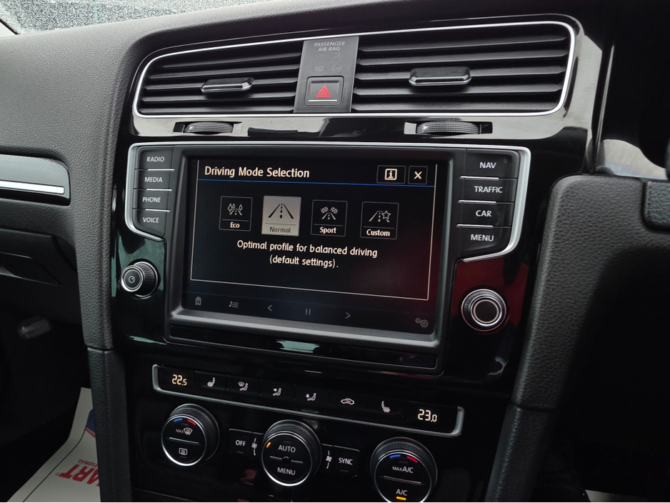 2017 Volkswagen Golf LEATHER BLACK SEATS 1.4 HIGHLINE EDITION -REVERSE CAMERA  - CARPLAY - ANDROID AUTO- BLIND SPOT REAR TRAFFIC ASSIST - DISCOVER PRO - €16,950