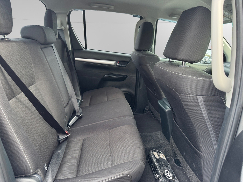 2025 Toyota Hilux *NO VAT* 2.8L SR5 MANUAL #340 €52,999