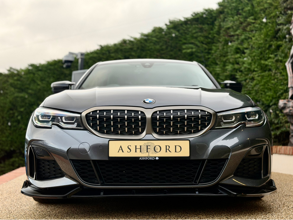 2021 BMW 3 Series - image 2