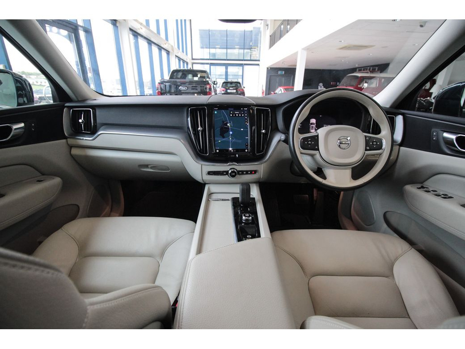 2021 Volvo XC60 T6 Inscription Expression €38,899