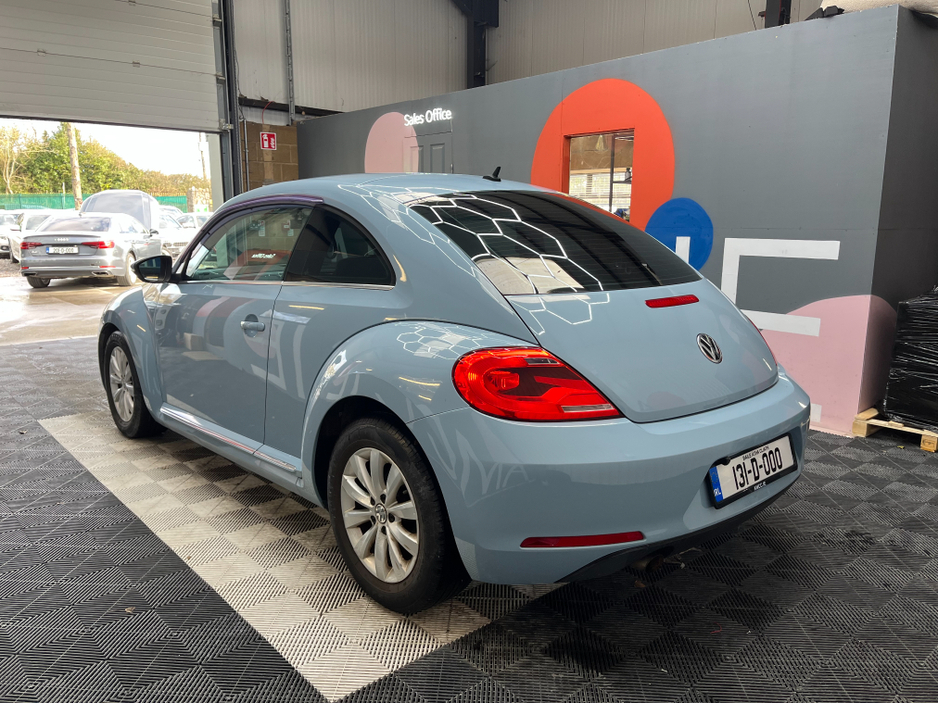 2013 Volkswagen Beetle - image 4