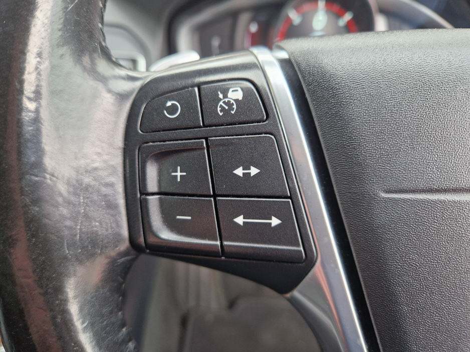 2015 Volvo XC60 - image 33