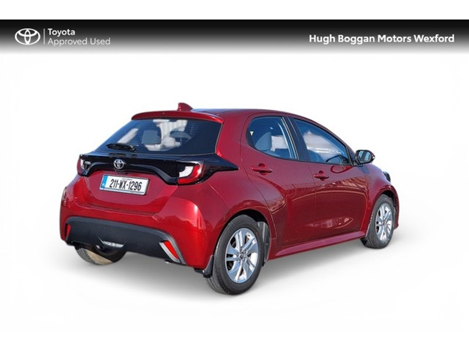 2021 Toyota Yaris - image 2