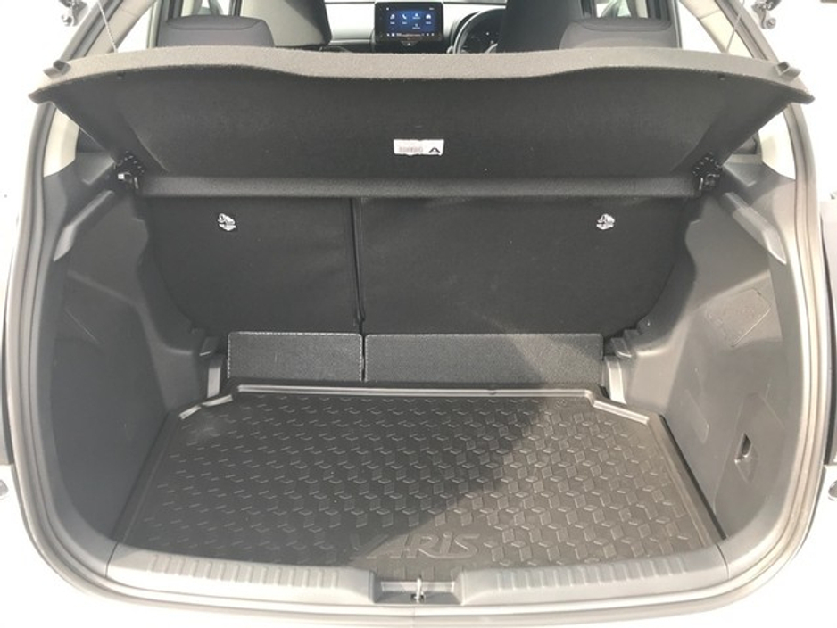 2024 Toyota Yaris - image 10