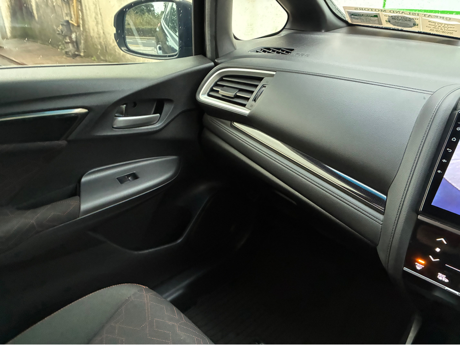 2016 Honda Fit DAA-GP5 €12,750