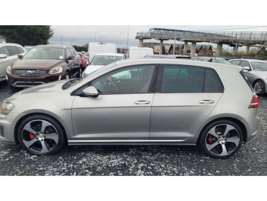 2016 Volkswagen Golf - image 4