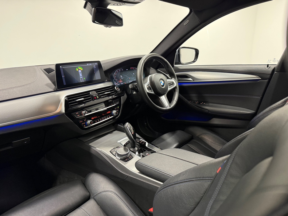 2020 BMW 5 Series - image 13