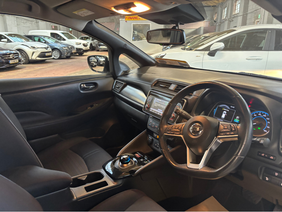 2019 Nissan Leaf - image 12