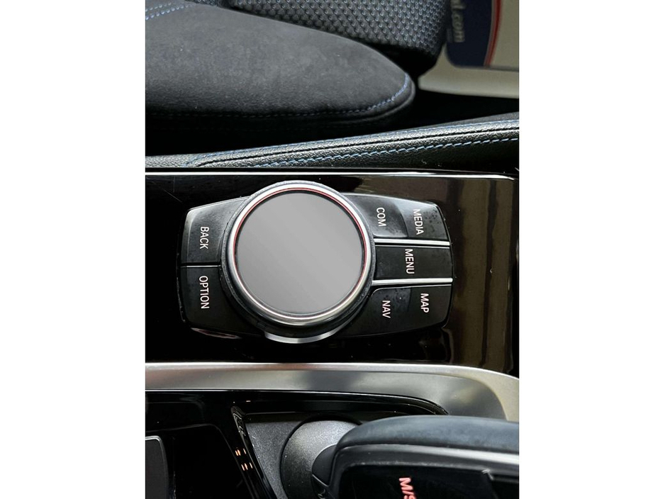 2018 BMW 5 Series - image 27