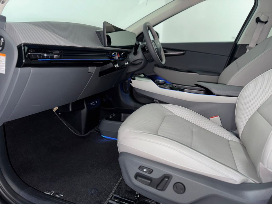 2025 Kia EV6 - image 3