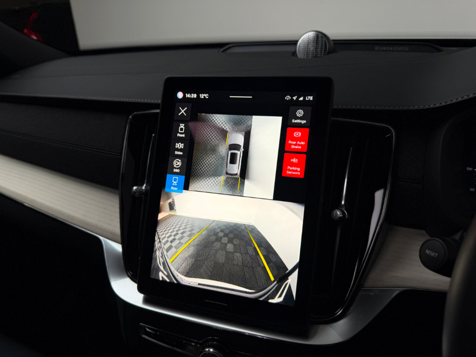 2025 Volvo XC90 - image 22