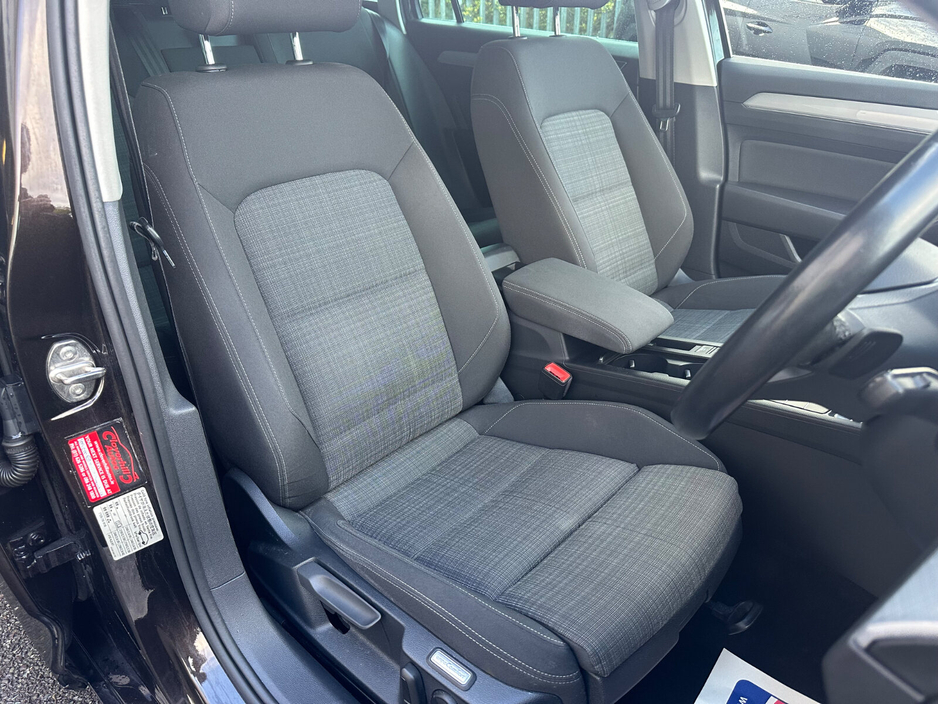 2020 Volkswagen Passat - image 9