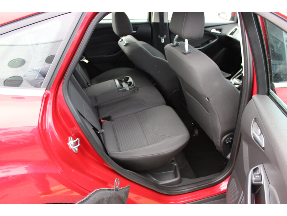 2018 Ford Focus - image 12