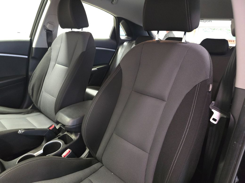 2015 Hyundai i30 - image 9