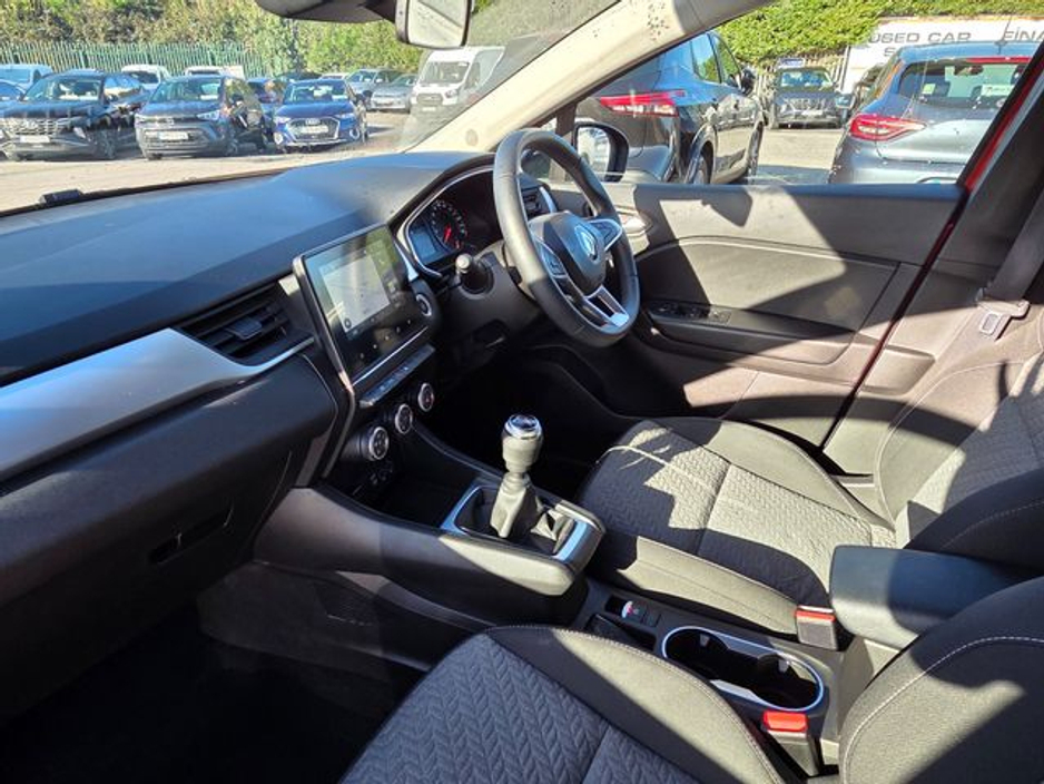 2022 Renault Captur - image 8