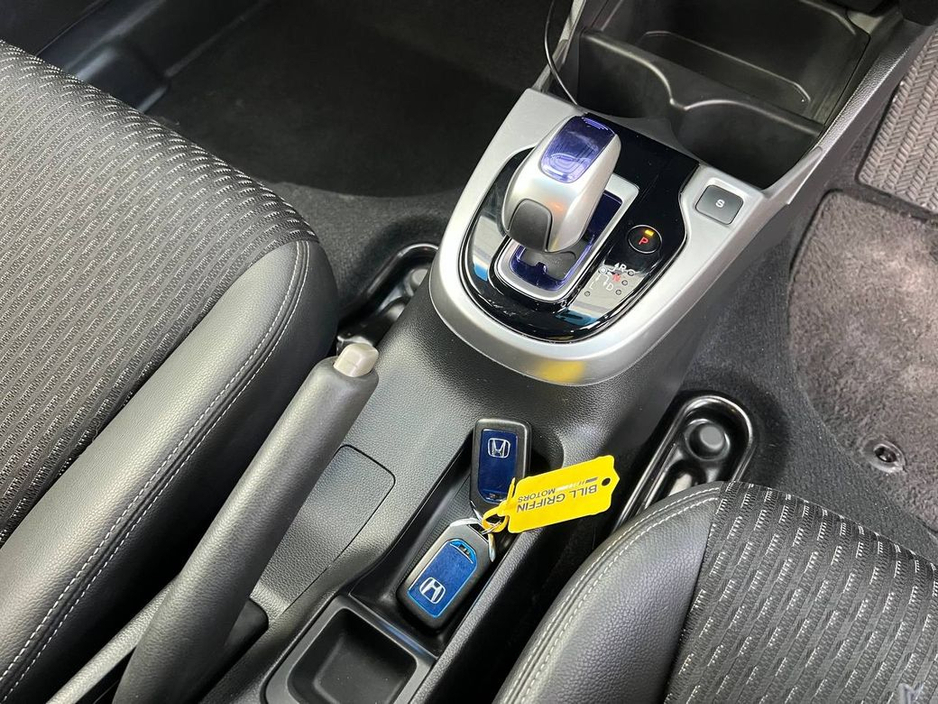 2016 Honda Fit L-PACKAGE 1.5 HYBRID // SERVICE HISTORY // HALF LEATHER SEATS // CRUISE CONTROL €10,900