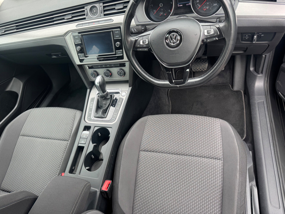 2018 Volkswagen Passat - image 7