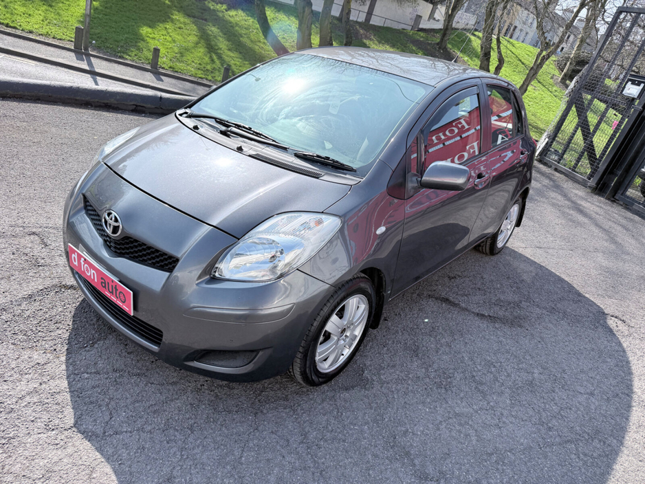 2009 Toyota Yaris - image 6