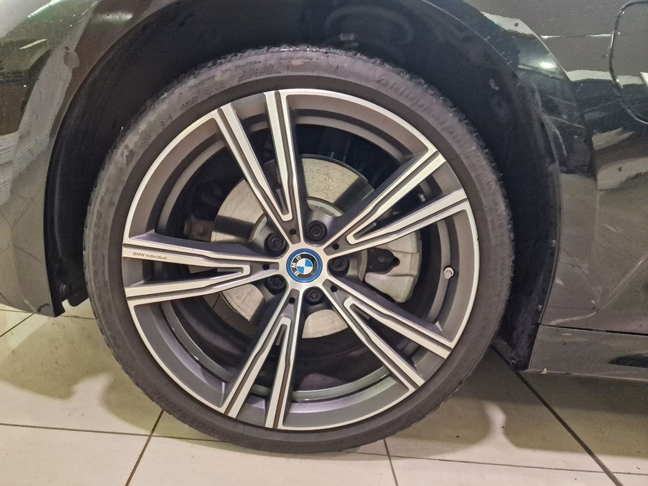 2023 BMW 3 Series - image 30