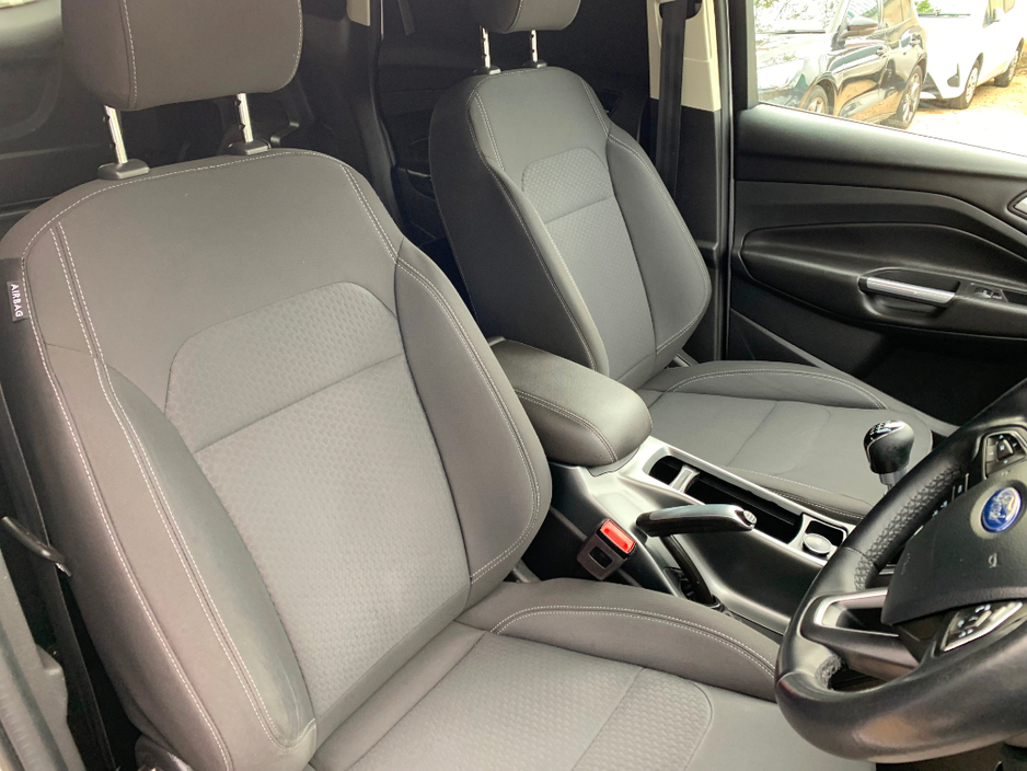 2018 Ford Kuga - image 17