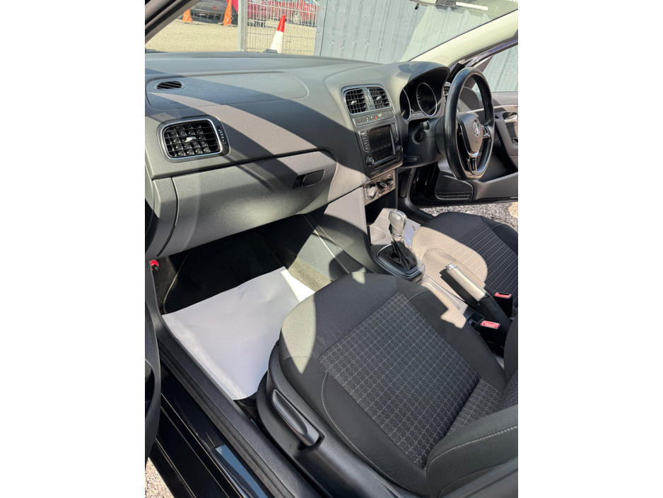 2015 Volkswagen Polo - image 9