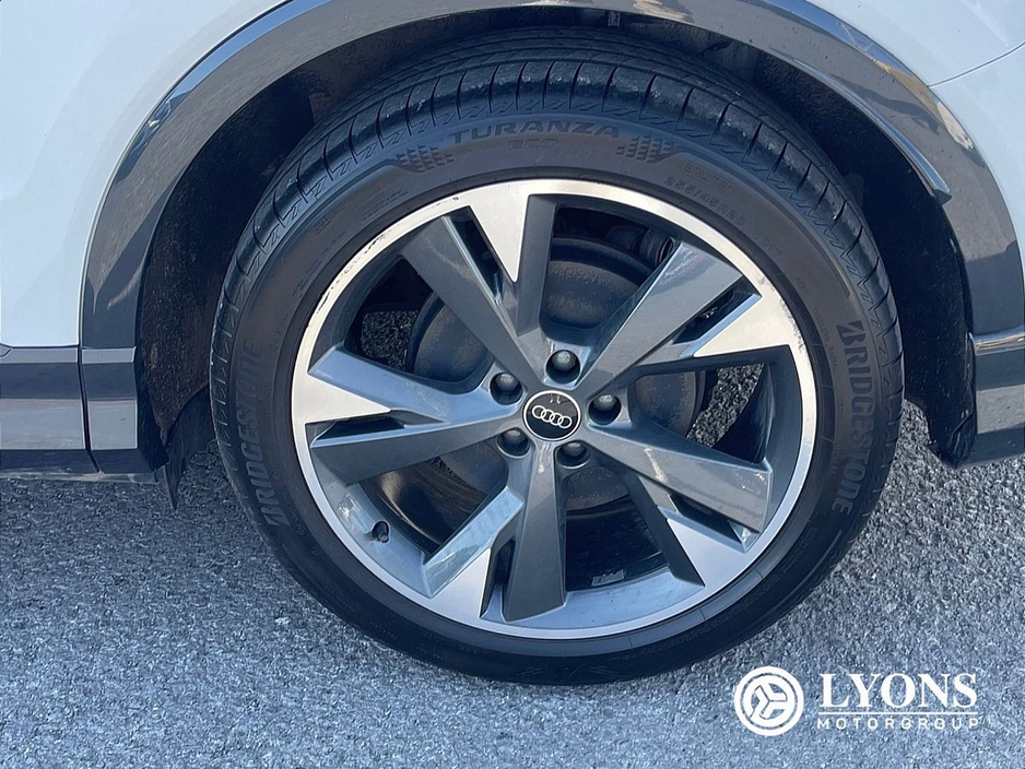 2022 Audi Q4 e-tron - image 9