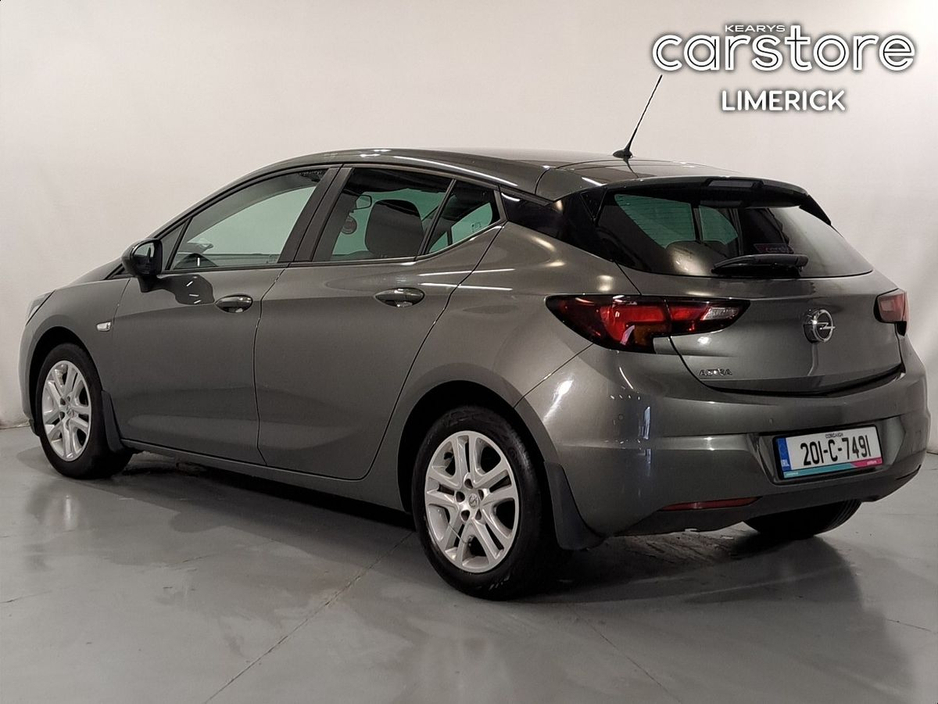 2020 Opel Astra - image 5