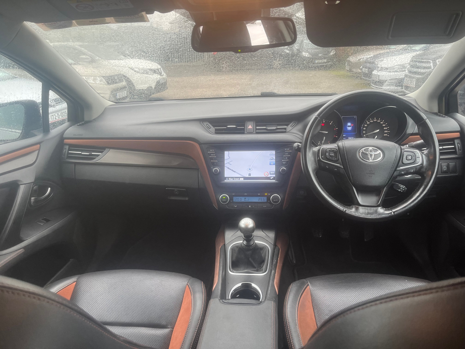 2017 Toyota Avensis - image 6