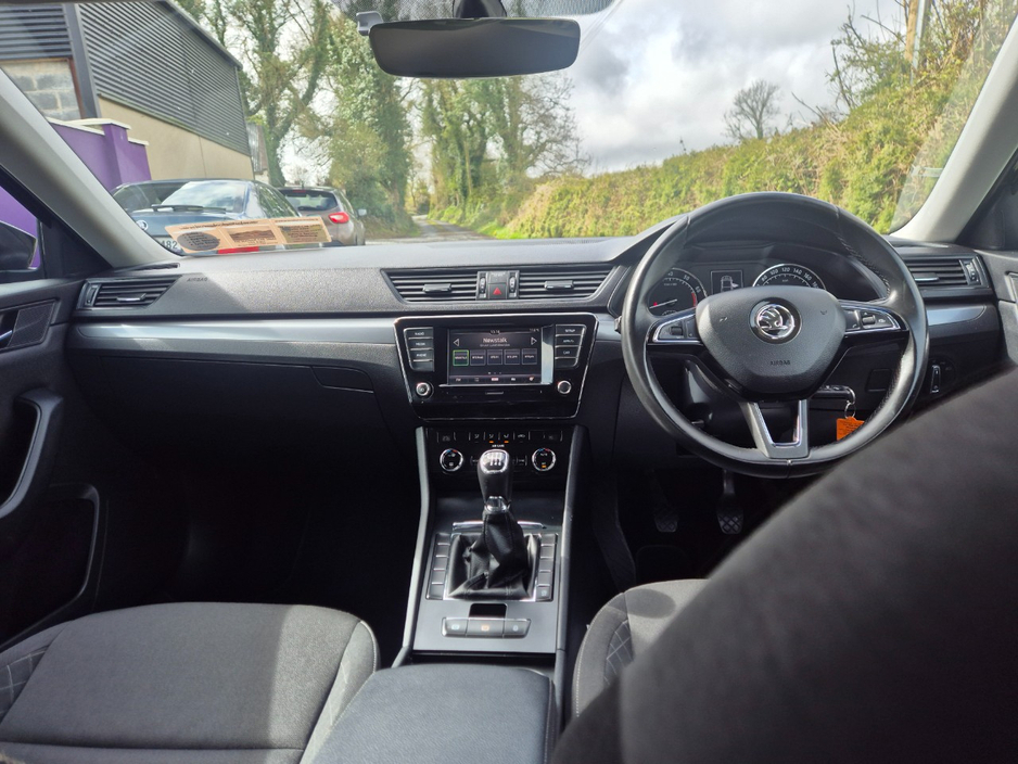 2017 Skoda Superb - image 9