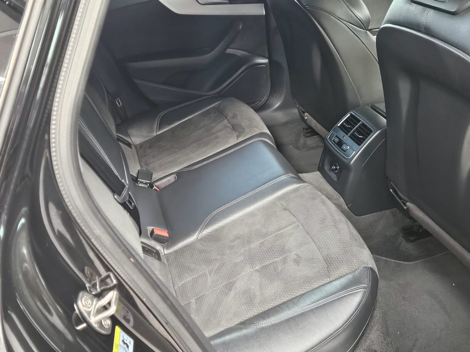 2020 Audi A4 - image 9