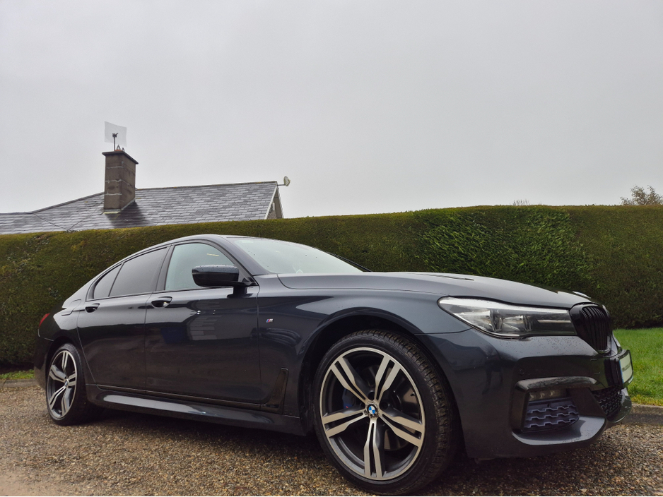 2016 BMW 7 Series - image 10