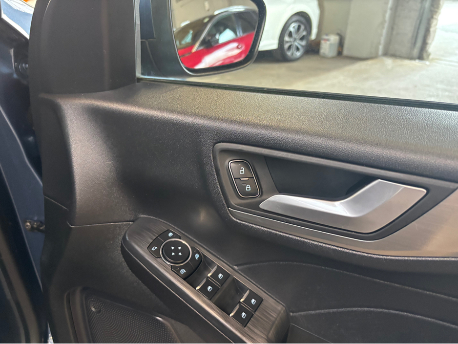 2021 Ford Kuga - image 3