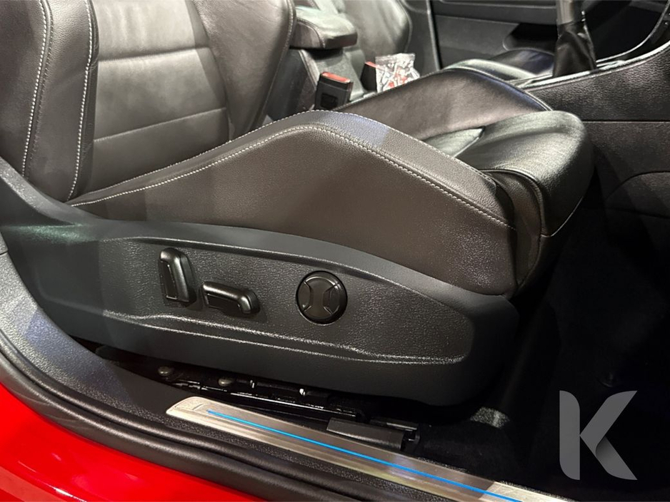 2015 Volkswagen Golf - image 24