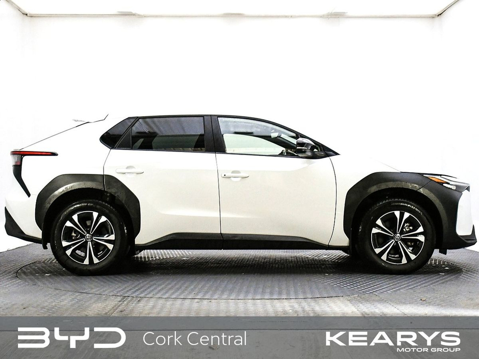 2025 Toyota bZ4X - image 5