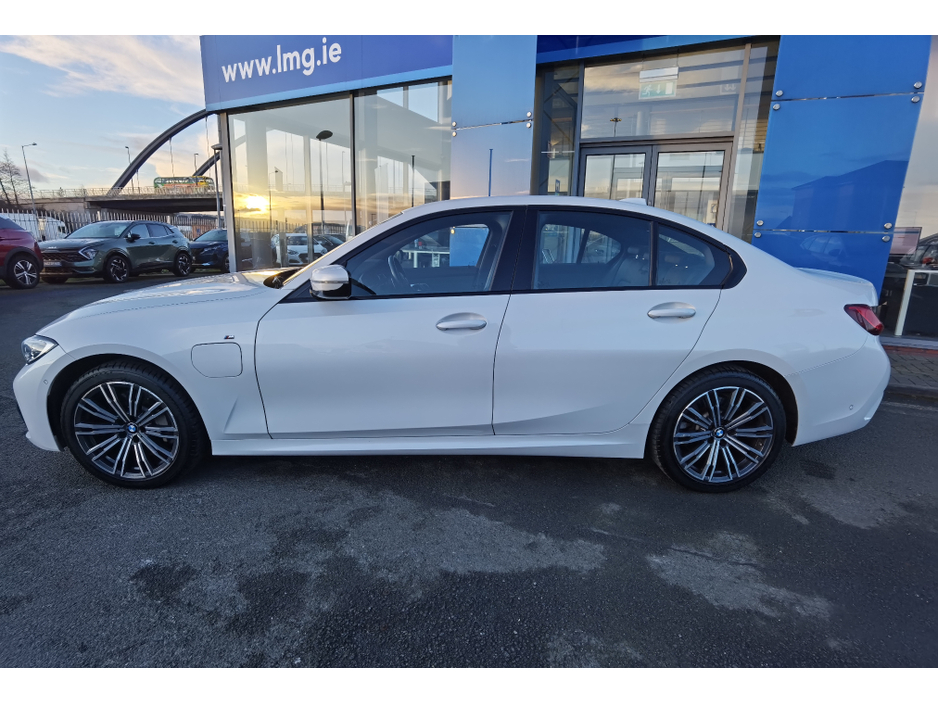 2021 BMW 3 Series 330E M SPORT AUTOMATIC PETROL PLUG-IN HYBRID - FINANCE AVAILABLE - CALL US TODAY ON 01 492 6566 OR 087-092 5525 €25,950