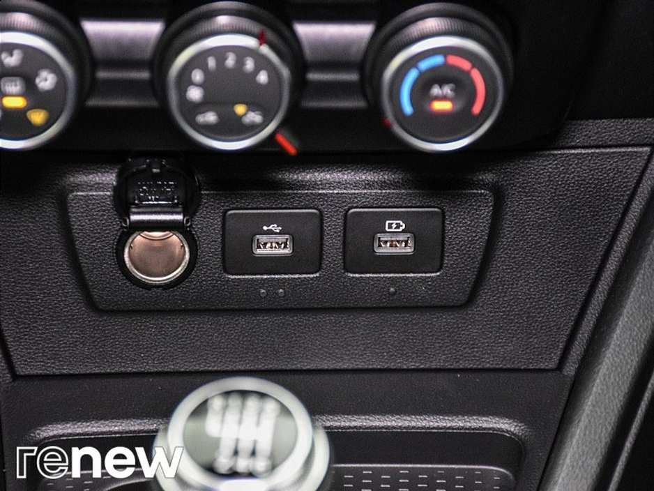 2022 Dacia Duster - image 24