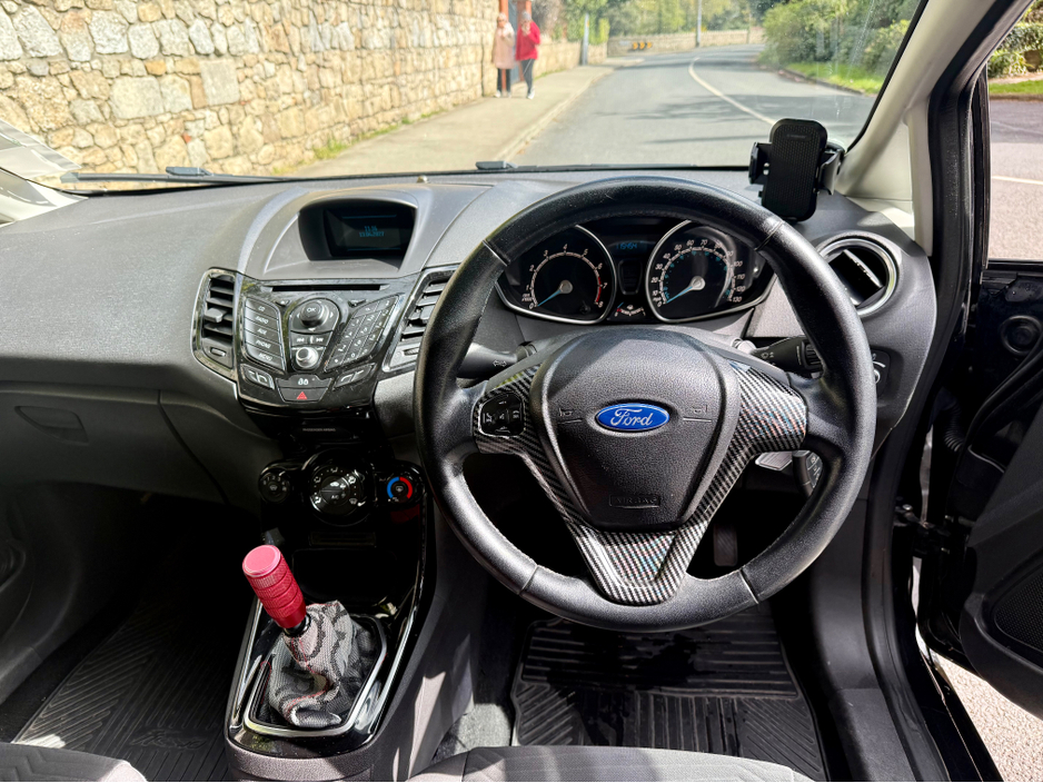 2013 Ford Fiesta - image 15