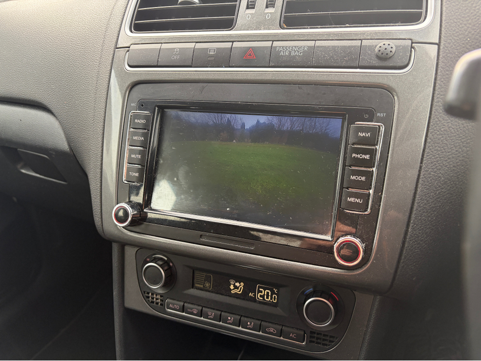 2011 Volkswagen Polo - image 15